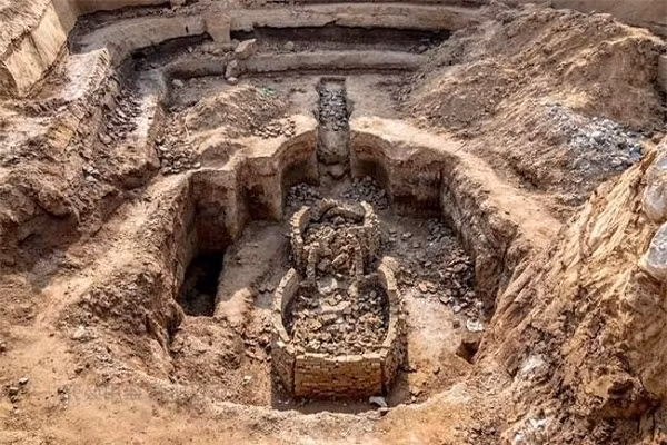 Với tiến độ của công việc khảo cổ, các chuyên gia đã tìm thấy tổng cộng 17 ngôi mộ cổ. Sau khi điều tra chi tiết, 7 trong số các ngôi mộ có chứa xương người, những ngôi mộ còn lại chỉ chứa kiếm đồng, không tìm thấy xương.