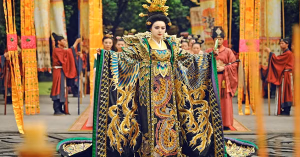 Vậy nhưng, người tính không bằng trời tính. Hai huynh đệ họ Trương vốn nghĩ rằng Lý Hiển hồ đồ, vô năng, không hề biết những mưu toan vụng về của mình từ lâu đã bị Thái tử và quần thần nhìn thấu. Bởi vậy, đại sự chưa thành, Trương Dịch Chi và Trương Xương Tông đã bị chặt đầu, bầm thây.