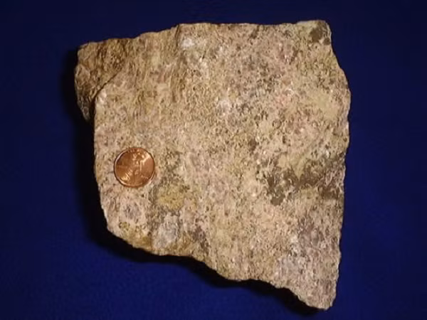 Gadolinium, samarium and yttrium được dùng trong các hệ thống nhận và phát tín hiệu vô tuyến. Có thể kể tới những thiết bị radar dẫn đường cho máy bay cũng như tên lửa.