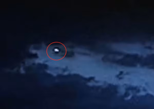 Mexico City, Mexico là một trong những địa điểm UFO hoạt động tích cực nhất kể từ năm 1991 khi một UFO được ghi lại lúc nguyệt thực. Kể từ đó, có nhiều báo cáo về các vật thể bay không xác định và những vệt sáng dị thường của chúng.