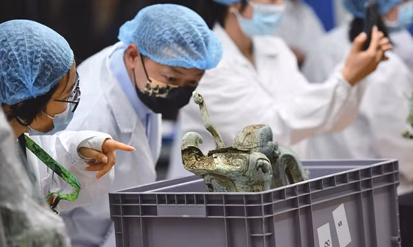 Trong thời gian tới, các chuyên gia sẽ tiếp túc tiến hành khám phá về tàn tích ở bên ngoài khu vực hiến tế, đồng thời tìm hiểu về vương quốc cổ đại và đầy bí ẩn ở di chỉ Tam Tinh Đôi.