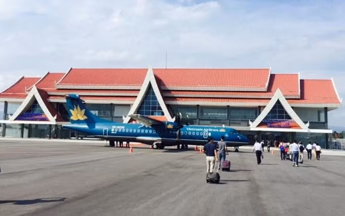 Toàn cảnh khu vực trong bãi đáp máy bay tại sân bay quốc tế Attapeu.