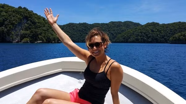 Ginger Zee đang thực hiện một chuyến du lịch vòng quanh thế giới, giới thiệu những điểm đến thú vị trên toàn cầu tới khán giả nước Mỹ. Điểm đến lúc này của cô là Việt Nam, trong đó có vịnh Hạ Long và hang Sơn Đoòng, Quảng Bình.