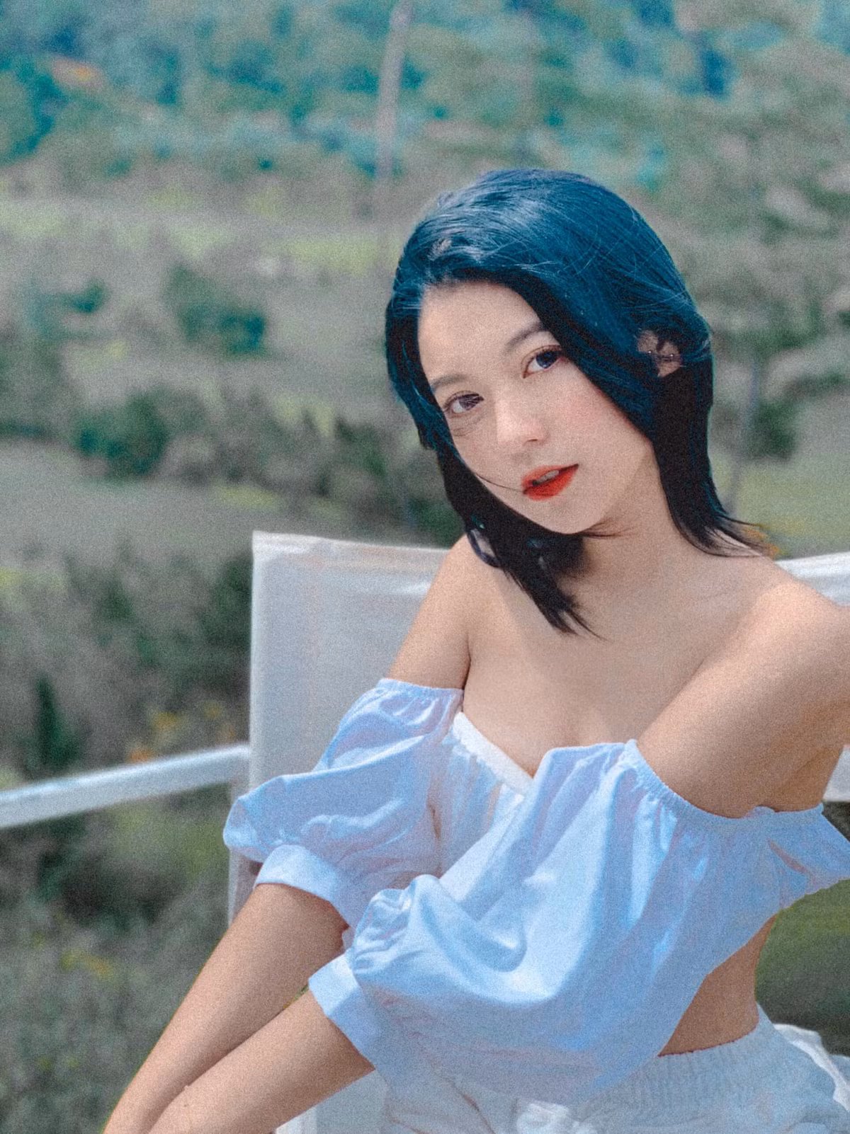 Trang cho biết bản thân mình là người vui tính, thích nói chuyện, chia sẻ và truyền cảm hứng, năng lượng cho mọi người.