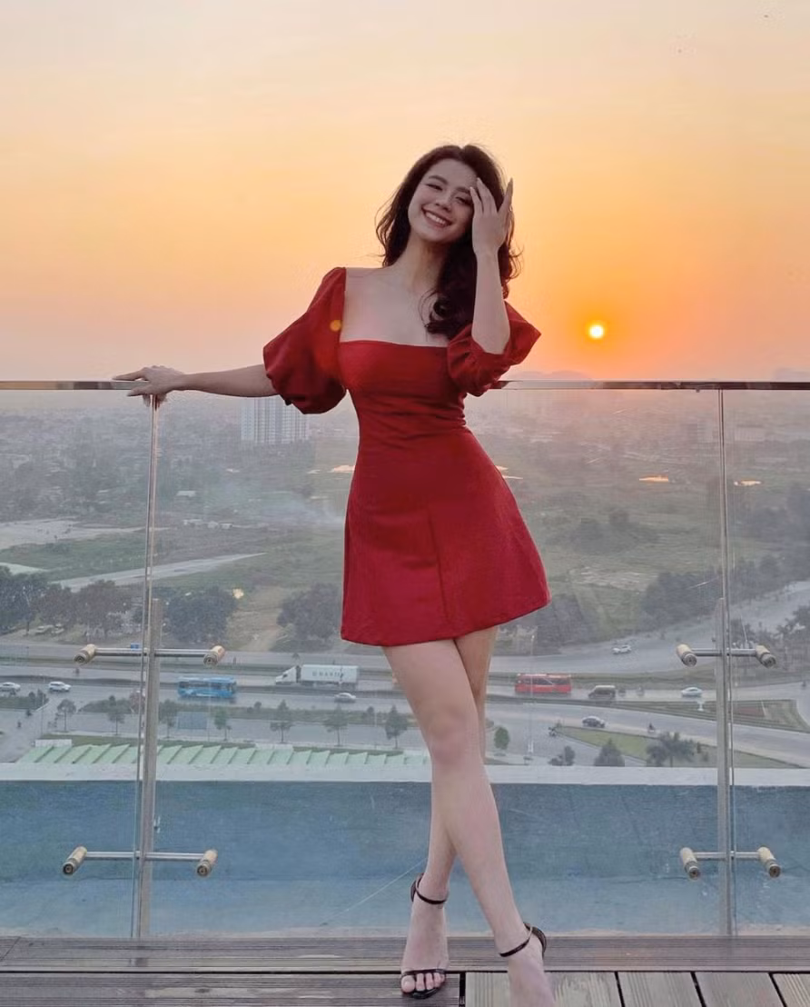 Hàn Hải Hằng – hotgirl "tạp hóa" nổi tiếng với nghề tay trái trên MXH là làm KOLs, nhận PR cho các sản phẩm trong nước.