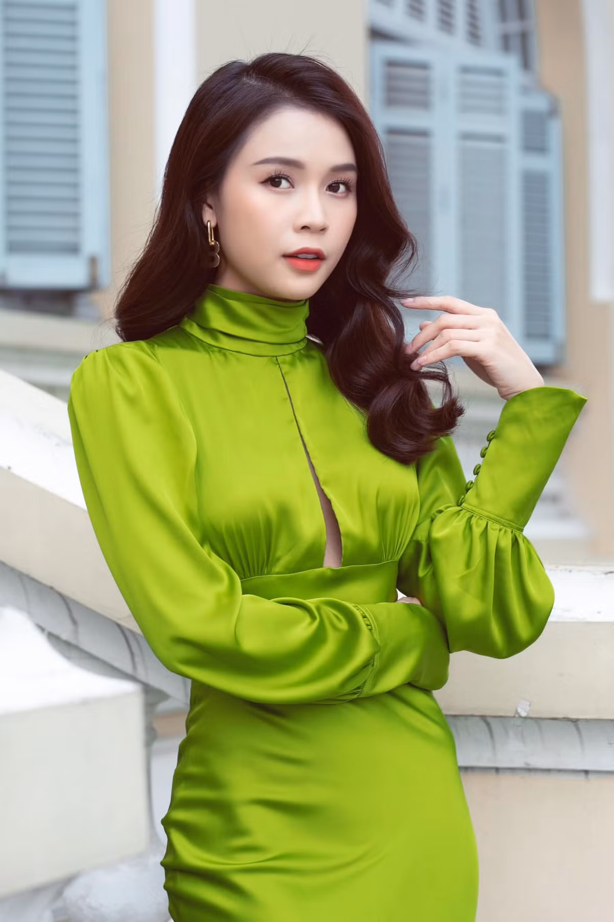 Sau 8 năm, Sam ngày càng xinh đẹp và quyến rũ. Cô được biết đến là hot girl giàu có nhất nhì làn giải trí với khối tài sản lên tới 50 tỷ đồng.