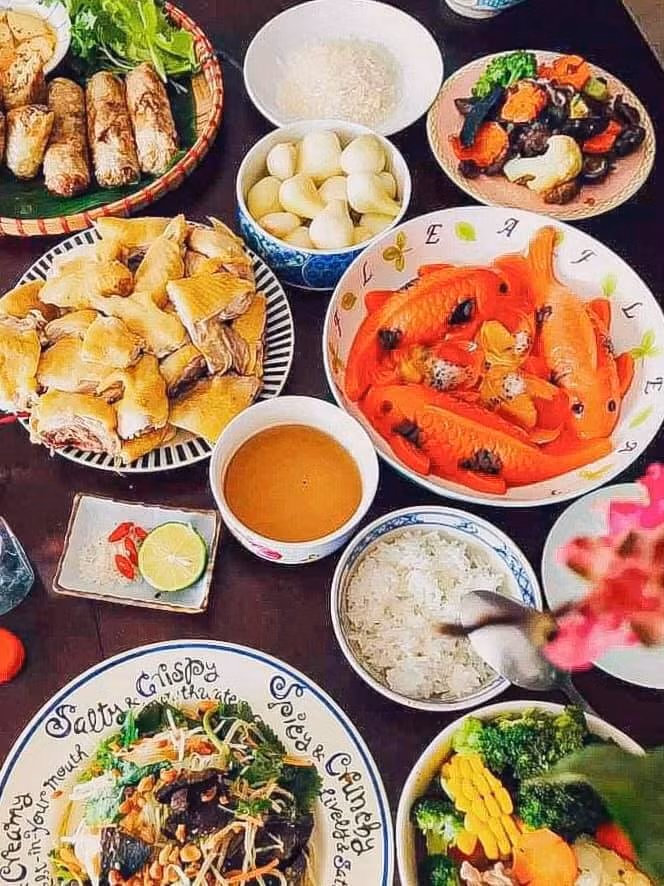 Chỉ cần nhìn mâm cúng ông Công ông Táo này là biết người làm vô cùng đảm đang và khéo léo. Ảnh: FB Đỗ Minh Ngọc