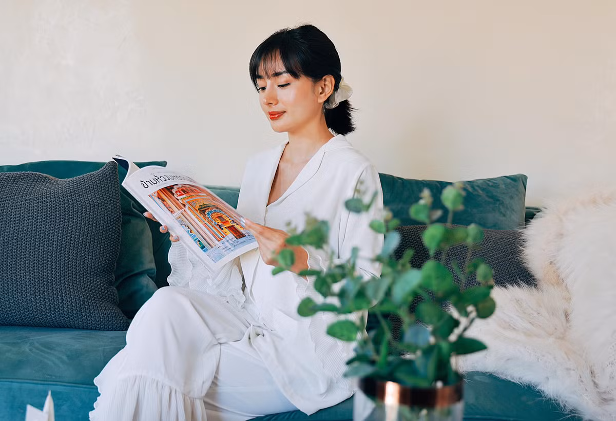 Cô nàng sở hữu cuộc sống vạn người mê khi thường xuyên đi du lịch, mua sắm đồ hàng hiệu. Ảnh: FBNV