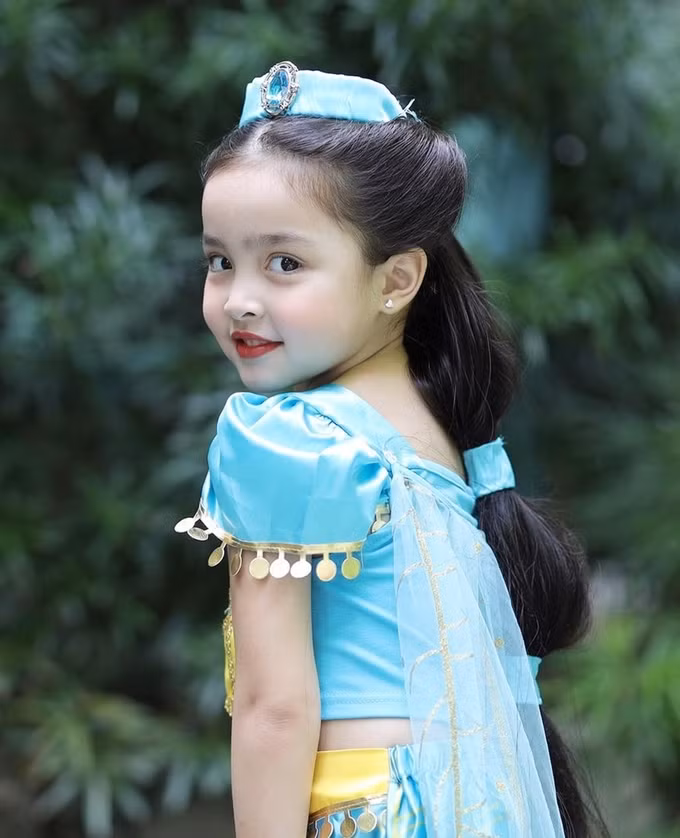 Zia chính là bản sao của nữ diễn viên Marian với đôi mắt đen láy, to tròn, làn da trắng không tì vết cùng đôi má bầu bĩnh.