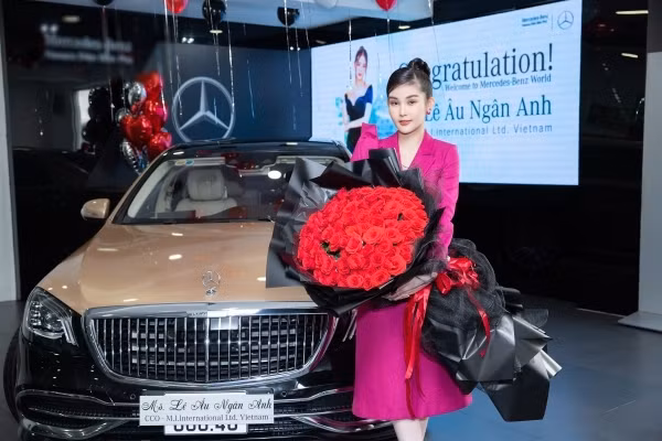 Được biết, Ngân Anh mua xe hơi bằng tiền tiết kiệm và tiền thưởng khi được lên chức.