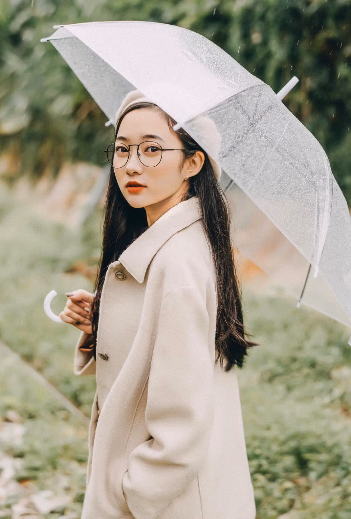 Nhiều cư dân mạng nhận xét nàng hot girl có vẻ đẹp hao hao nữ diễn viên Dương Mịch.
