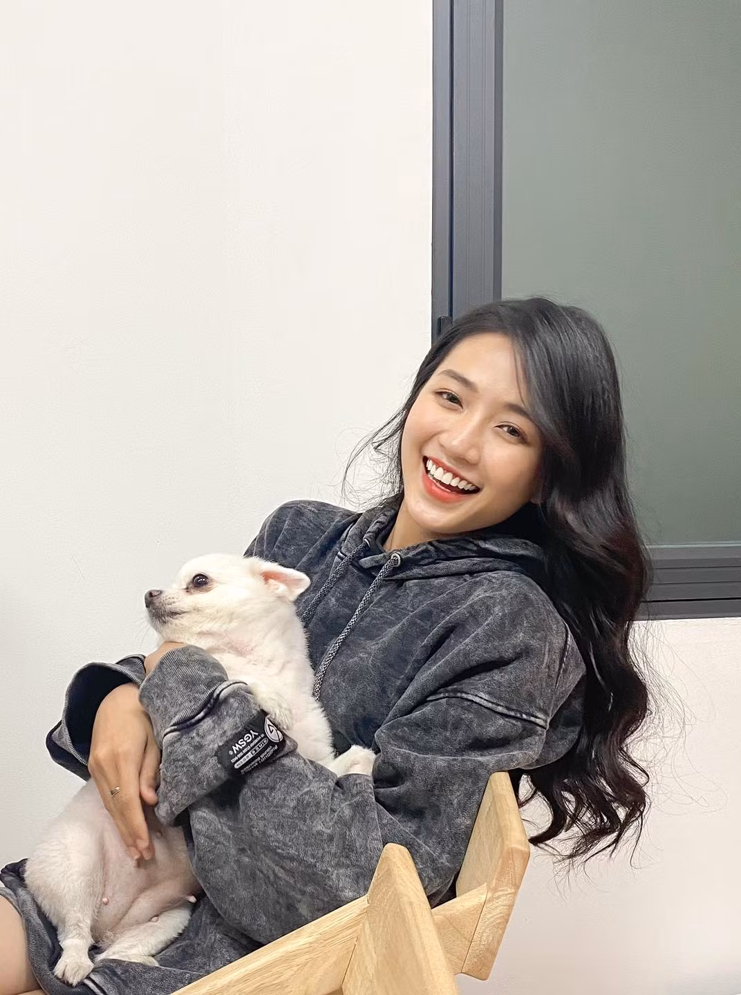 Nhan sắc của nữ streamer "tân binh" này được nhiều người đánh giá là xinh đẹp như nữ thần thế hệ mới.