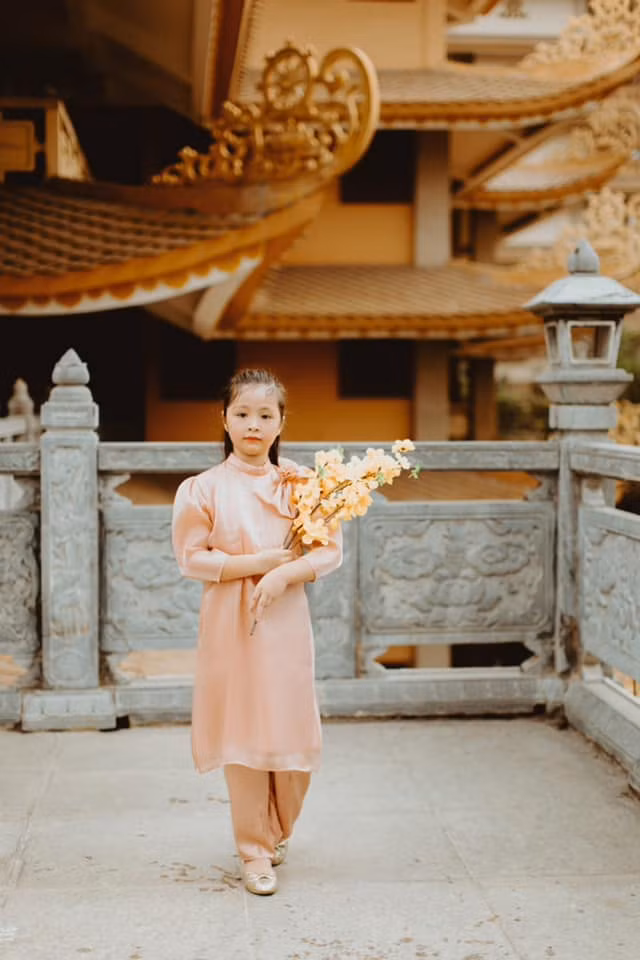 Có thể nói cô bé Cadie Mộc Trà đã thành công đốn tim mọi người bởi nhan sắc ngày càng xinh đẹp mà cụ thể là đôi mắt to tròn long lanh.