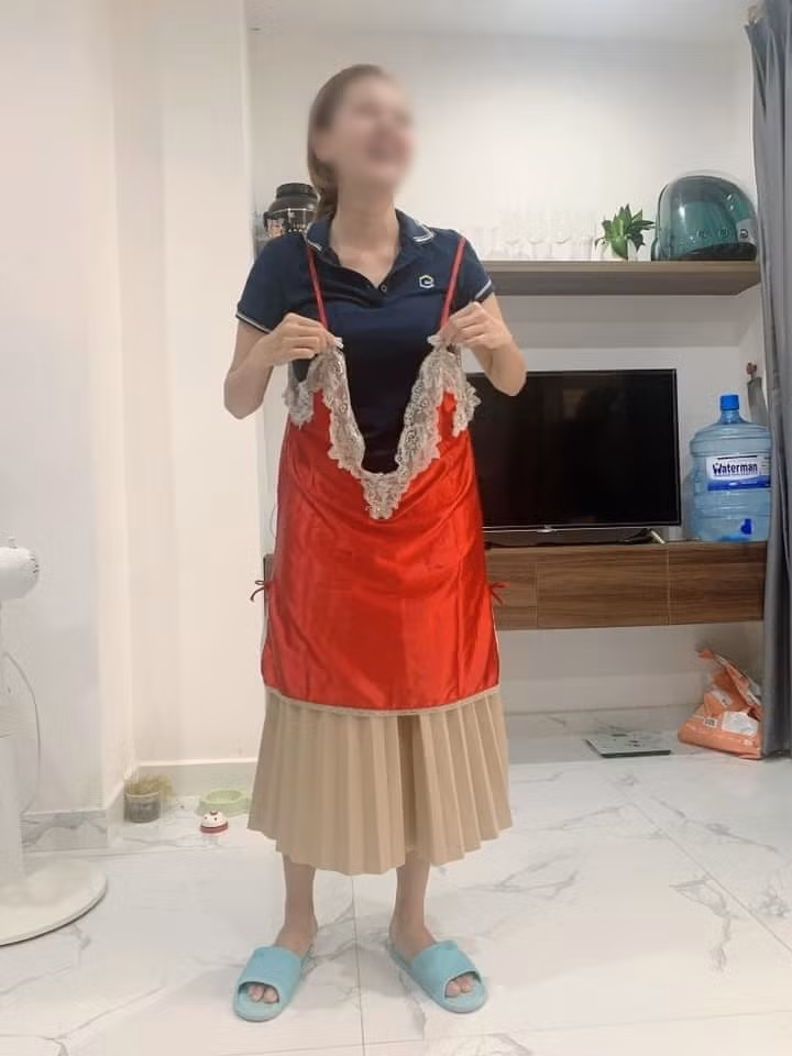 Nhìn thấy hình ảnh minh họa và bức hình thực tế khi nhận hàng, ai nấy đều được một phen cười nghiêng ngả.
