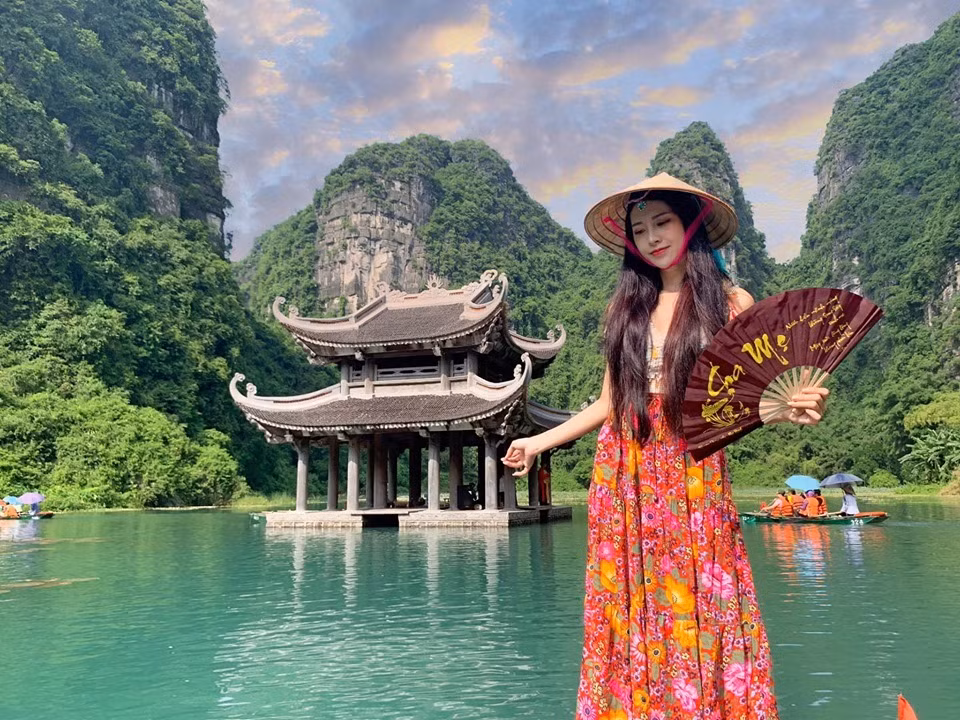 Trong suốt những năm qua, Tràng An vẫn luôn là một trong những địa điểm du xuân dịp Tết Âm lịch được yêu thích nhất.