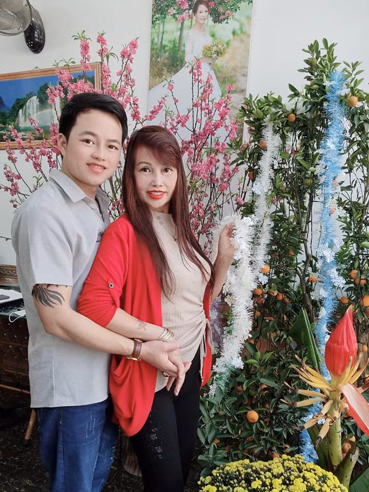 Trên trang cá nhân chị Sao thường xuyên đăng hình ảnh khoe cận cảnh diện mạo mới.