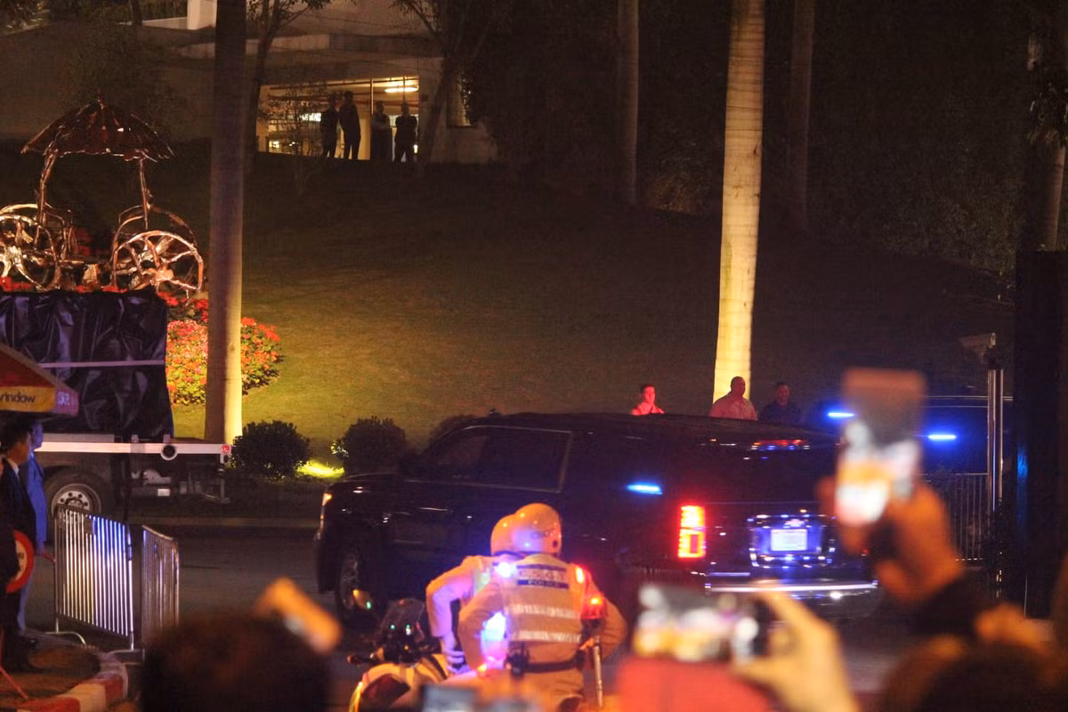 “Quai thu” Cadillac One da dua Tong thong Trump ve den khach san Marriott-Hinh-2