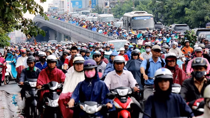 Nam 2030 TP HCM cam xe may: Loai bo dan dan de nguoi dan do 
