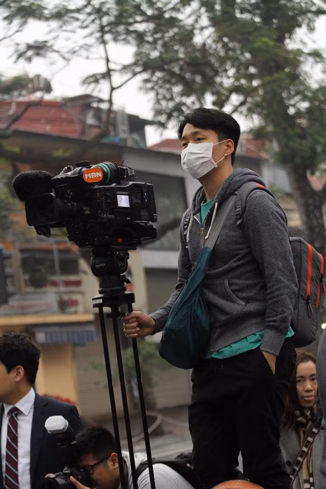 Tại Hà Nội, các PV cũng gần như có một đêm không ngủ.