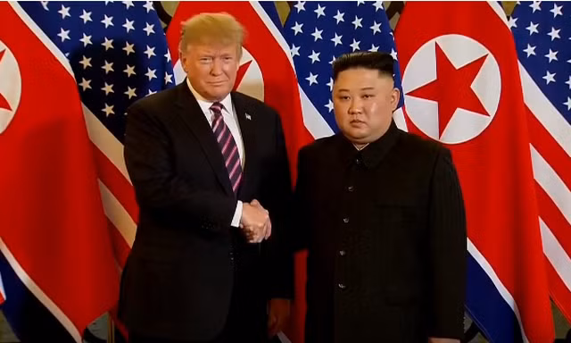 "Chúng ta đã vượt qua tất cả trở ngại và chúng ta tới đây hôm nay", Chủ tịch Kim Jong-un mở lời trong cuộc hội đàm đầu tiên của Thượng đỉnh Mỹ - Triều lần 2 ở Hà Nội. (Ảnh chụp màn hình)