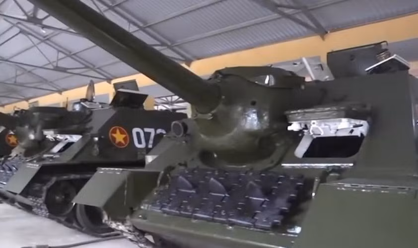 Pháo D-10S mặc dù không đạt hiệu quả cao đối với chiến xa chủ lực hiện đại nhưng vẫn đủ sức tiêu diệt mọi loại xe tăng lội nước hay xe thiết giáp lưỡng cư vốn có vỏ giáp rất mỏng.