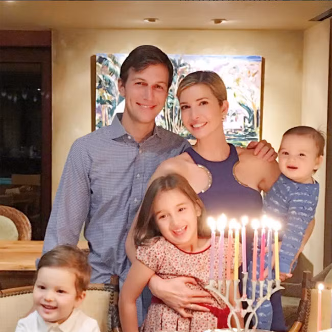 Hình ảnh gia đình hạnh phúc ấm cúng của Ivanka Trump trong thời khắc chào đón năm mới. (Ảnh: Instagram)