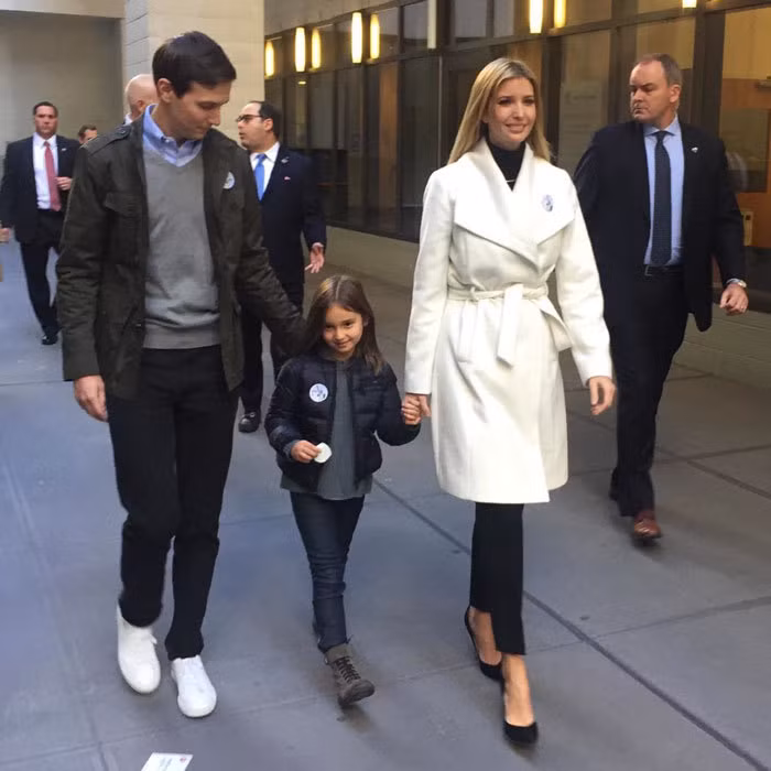 Vợ chồng Ivanka Trump cùng con gái lớn đi bỏ phiếu bầu tổng thống Mỹ ở New York. (Ảnh: Instagram)