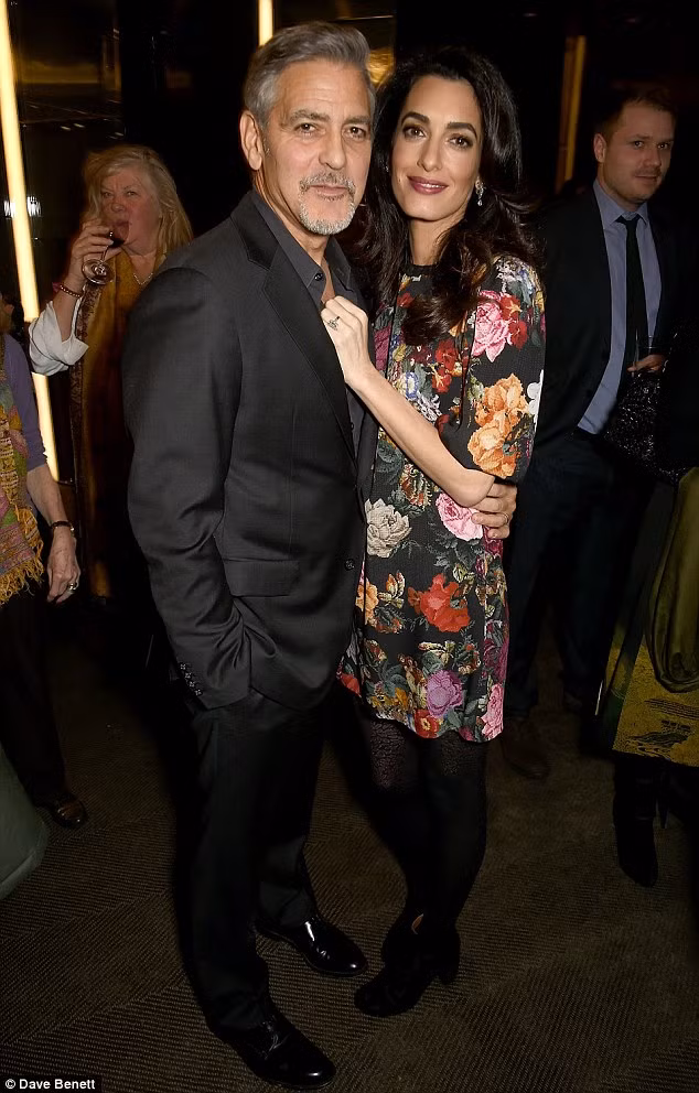 Bộ sưu tập hàng hiệu của vợ George Clooney khi bầu bí - Hình 9 Bo suu tap hang hieu cua vo George Clooney khi bau bi-Hinh-9
