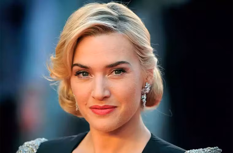 Tài năng và nhan sắc của Kate Winslet đã được khẳng định suốt từ khi Titanic ra đời đến nay. 20 năm qua sắc đẹp của cô vẫn được mọi người ngợi ca, dù nếp nhăn đã xuất hiện và không hề một cuộc dao kéo chỉnh sửa nào.