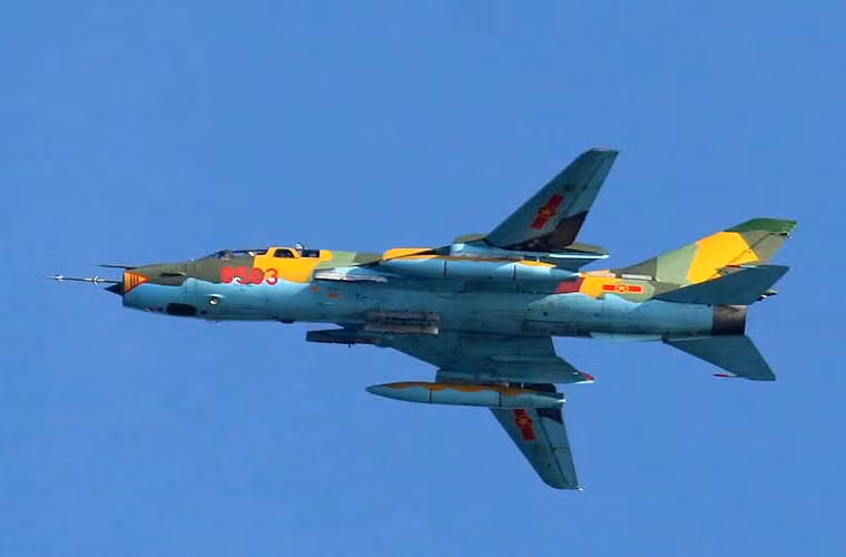Còn đây là máy bay huấn luyện 2 chỗ ngồi Su-22UM3K với động cơ phản lực AL-21.