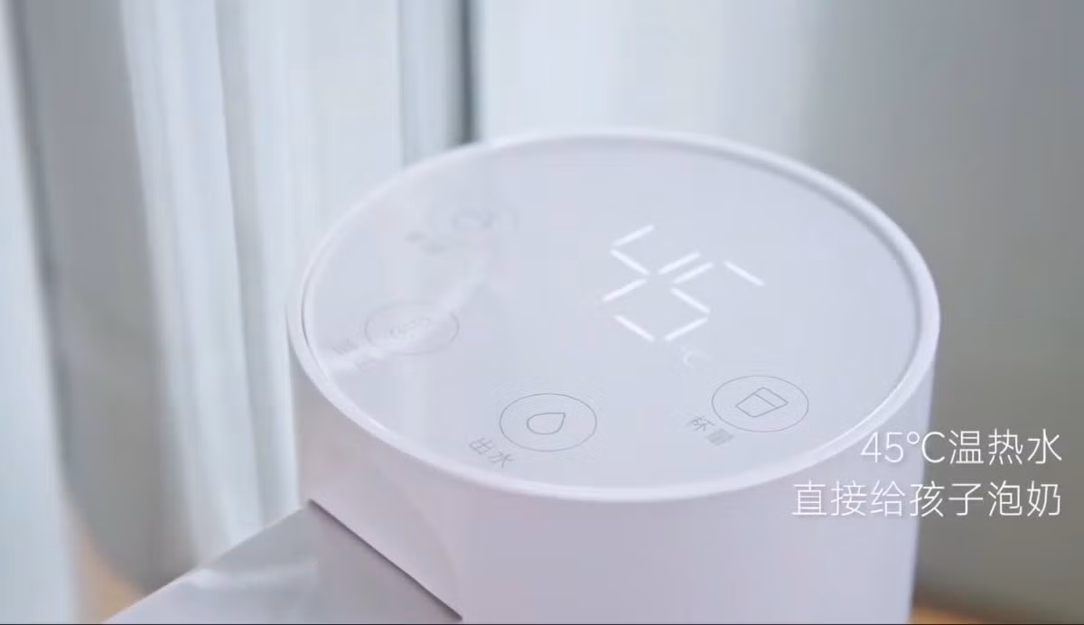 Để kiểm soát chính xác, thiết bị cũng cho phép điều chỉnh 5°C giữa 45°C và 95°C. Ngoài ra, nó cung cấp ba cài đặt thể tích – 250ml, 350ml và 500ml, giúp nó thích ứng với nhiều loại đồ uống khác nhau.