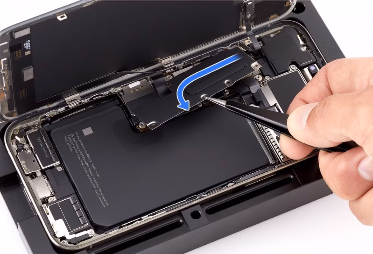 iPhone 17 Air ‘hồi sinh’ xu hướng smartphone siêu mỏng? - Hình 2 iPhone 17 Air ‘hoi sinh’ xu huong smartphone sieu mong?-Hinh-2