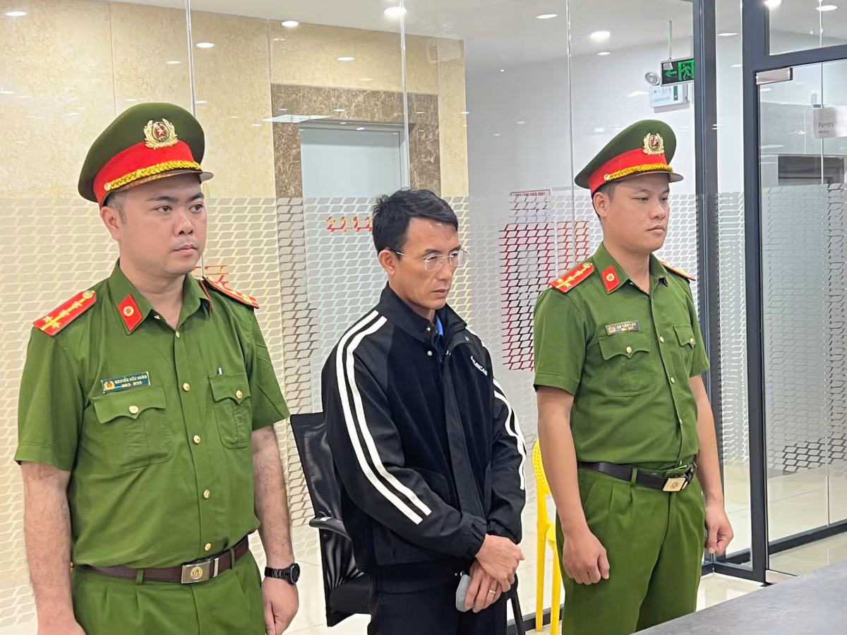 Quảng Ngãi: Bắt Phó Giám đốc ngân hàng VIB cùng vợ vì lừa đảo Quang Ngai: Bat Pho Giam doc ngan hang VIB cung vo vi lua dao