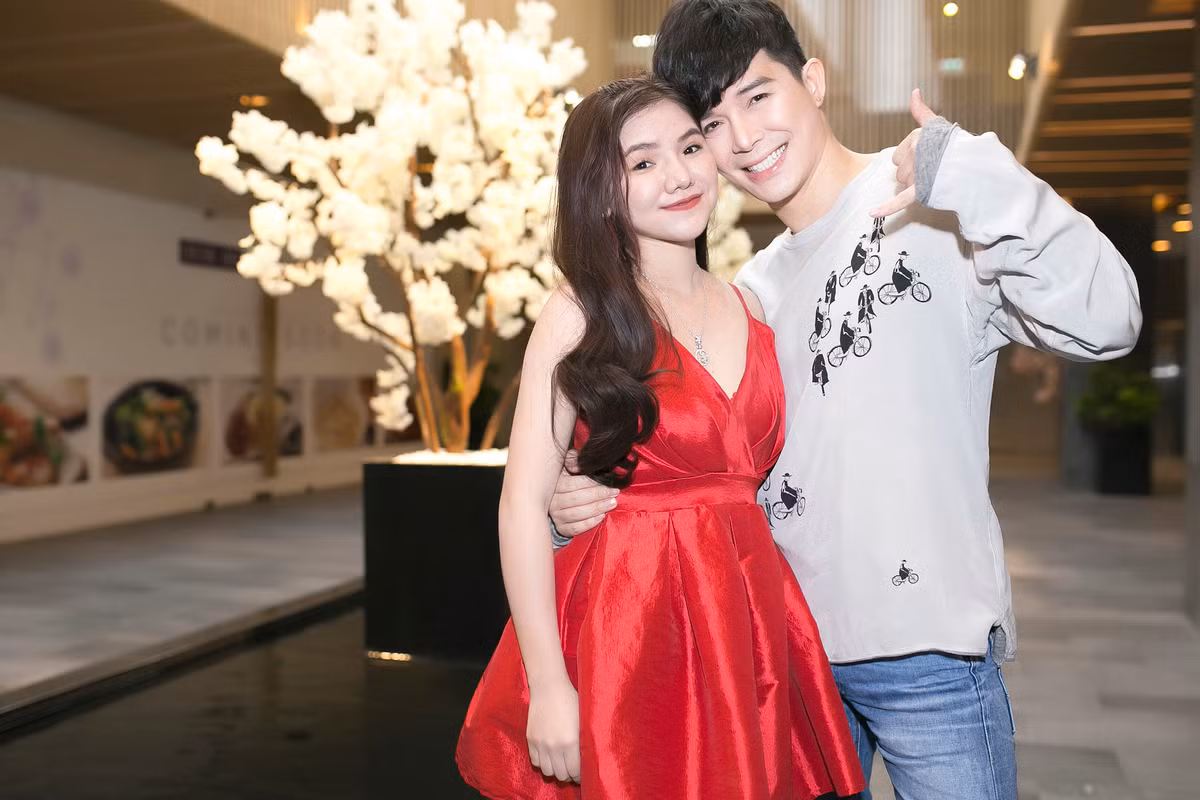 Nathan Lee quay tung cung hien tuong 17 tuoi Minh Nhu