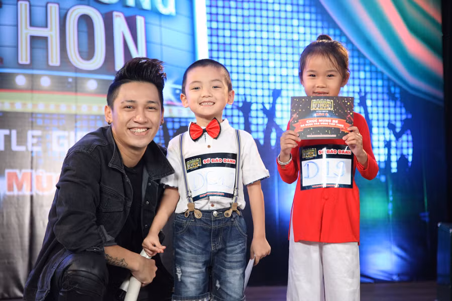 Cau be 4 tuoi Tin Tin gay sot Nguoi hung ti hon-Hinh-3