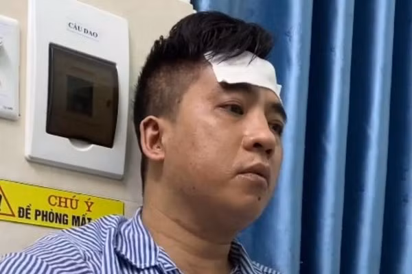 Khi công an hỏi về vụ án với chị B, Hùng đã thừa nhận mình là hung thủ. Ngày 20/3, hai người hẹn gặp nhau. Sau khi lấy phòng tại khách sạn M.P, Hùng và chị B nảy sinh mâu thuẫn, Hùng dùng tay siết cổ nạn nhân. Chị B sau một hồi chống cự thì tử vong. Biết chị B đã chết, Hùng lấy điện thoại và một số đồ trang sức của nạn nhân rồi bỏ đi. Gã chuẩn bị 2,5 triệu tiền thật rồi trộn với tiền giả nhét vào phong bì tìm đến nhà ông M trả nợ và tiếp tục gây thêm một vụ án nữa. 