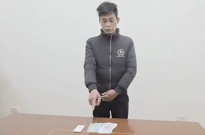 Bắt kẻ trộm tài sản, lộ thêm 2 phụ nữ “kinh doanh” ma túy Bat ke trom tai san, lo them 2 phu nu “kinh doanh” ma tuy