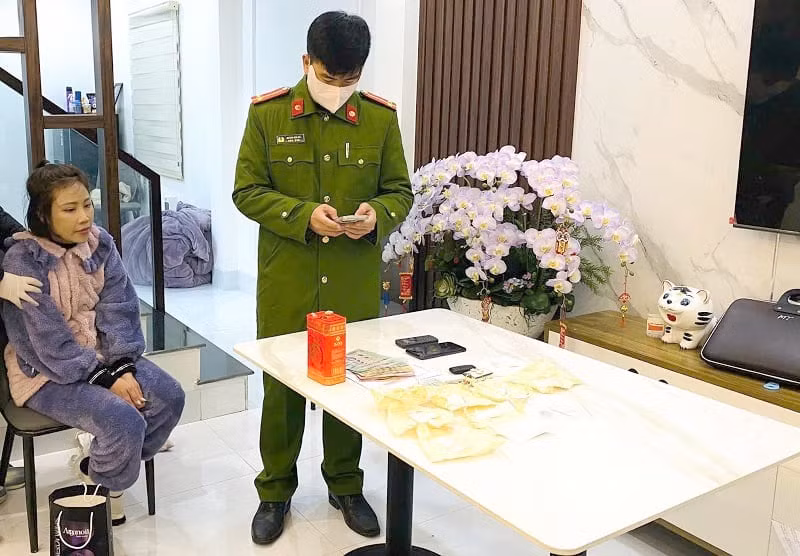 Bắt kẻ trộm tài sản, lộ thêm 2 phụ nữ “kinh doanh” ma túy - Hình 3 Bat ke trom tai san, lo them 2 phu nu “kinh doanh” ma tuy-Hinh-3