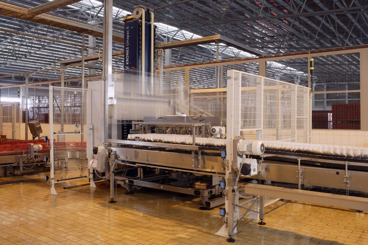 3. Dự án đầu tư thiết bị sản xuất bia cao cấp tại nhà máy bia Sài Gòn – Củ Chi Nhà máy Bia Sài Gòn - Củ Chi được xây dựng trên diện tích 50 ha, được thiết kế và xây dựng bởi những nhà thầu có uy tín hàng đầu thế giới. Các thiết bị đồng bộ mới 100% được nhập từ EU với trình độ thiết bị công nghệ hiện đại và điều khiển hoàn toàn tự động, trong đó hệ thống xử lý nước thải bảo đảm xử lý nước thải ra khỏi nhà máy đạt tiêu chuẩn loại A , khâu xử lý khói đạt yêu cầu và âm thanh đạt tiêu chuẩn châu Âu.