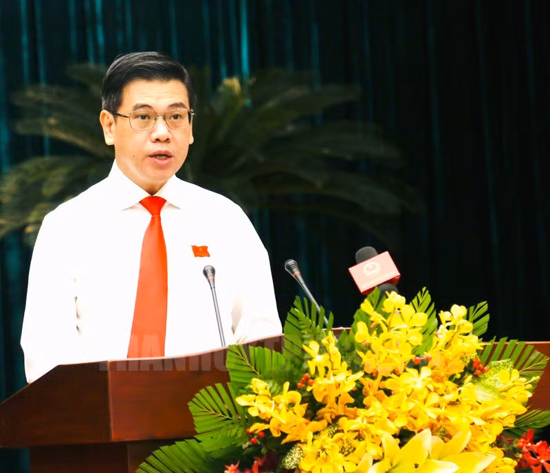Sau khi ông Nguyễn Văn Dũng được bầu làm Phó Chủ tịch UBND TPHCM, nhân sự lãnh đạo chủ chốt của chính quyền thành phố đã được kiện toàn. Ban lãnh đạo UBND TPHCM hiện tại gồm ông Phan Văn Mãi, Chủ tịch UBND thành phố, cùng các Phó Chủ tịch là ông Võ Văn Hoan, Dương Anh Đức, Bùi Xuân Cường, Ngô Minh Châu, Nguyễn Văn Dũng. 