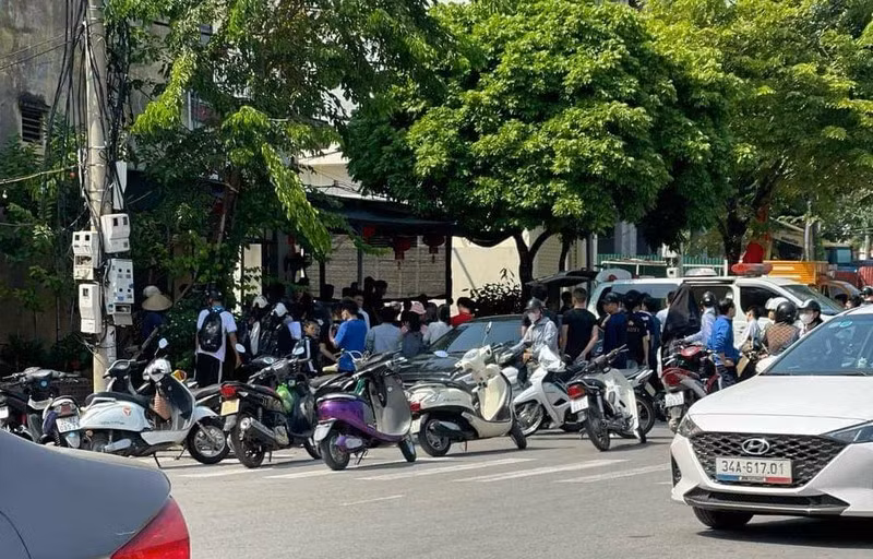 Chong dam vo roi tu sat: Nghe tieng dong, bo vo phat hien su viec dau long