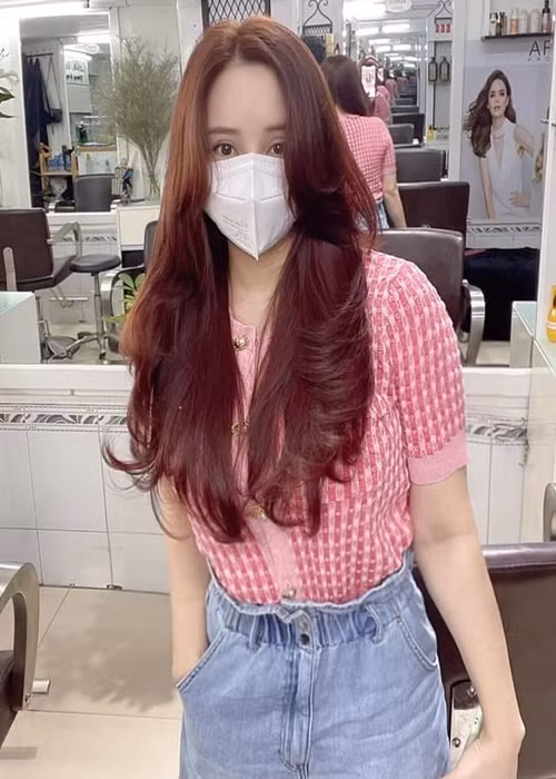 Đáng chú ý, ngày 5/11, Vy Oanh xác nhận đã gửi đơn tới Công an TPHCM đề nghị áp dụng biện pháp bảo vệ khẩn cấp do cô rất lo sợ có thể gặp nguy hiểm vì lời đe dọa của một số người. Ảnh: FB Vy Oanh
