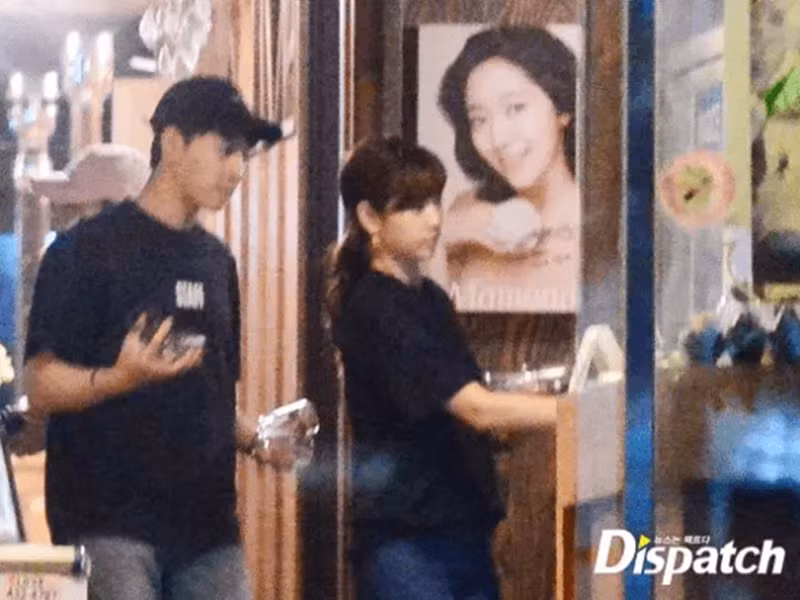 Tháng 3/2018, khi Dispatch chính thức công bố loạt ảnh Choi Tae Joon và Park Shin Hye bí mật gặp nhau, hai người trong cuộc mới thừa nhận hẹn hò. Ảnh: Công lý và xã hội
