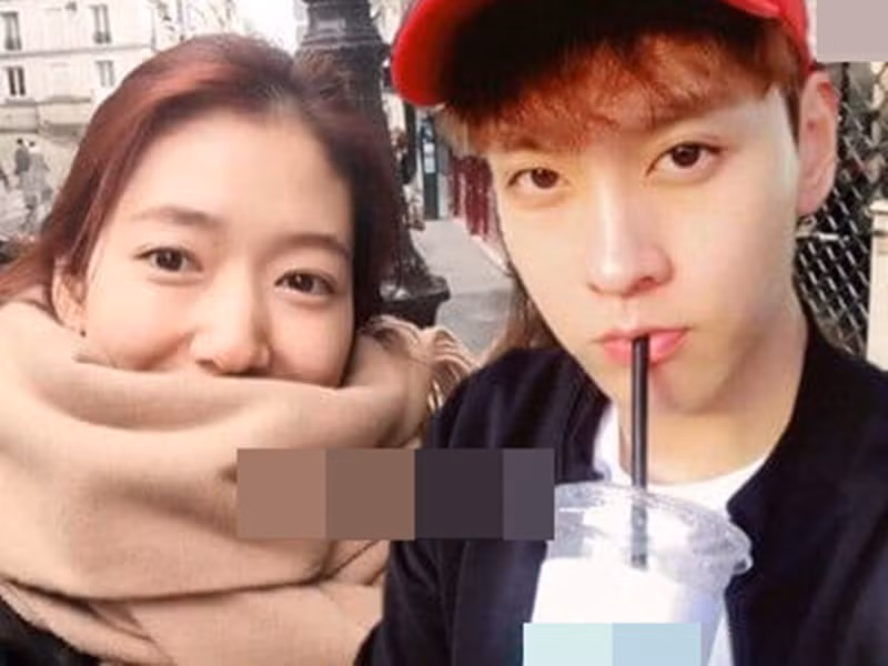 Bị nghi hẹn hò, Choi Tae Joon và Park Shin Hye cho biết: "Tình cờ chúng tôi có cùng lịch trình ở nước ngoài. Chúng tôi chỉ là bạn từ khi vẫn còn đi học tại trường Đại học Chung Ang”. Ảnh: Công lý và xã hội