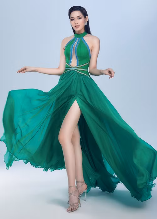 Ở phần thi tài năng, Đỗ Thị Hà sẽ đánh đàn T’rưng trong bộ trang phục của NTK Võ Thanh Can.