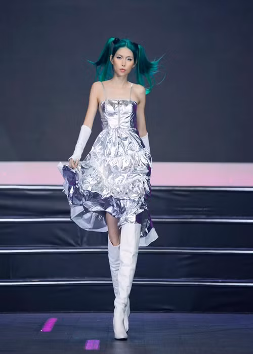 Thùy Dương có 10 năm kinh nghiệm làm người mẫu. Chân dài sinh năm 1990 từng lọt top 9 Vietnam’s Next Top Model 2011, giành danh hiệu á quân Vietnam’s Next Top mùa All Stars 2017. Ảnh: FB Thùy Dương