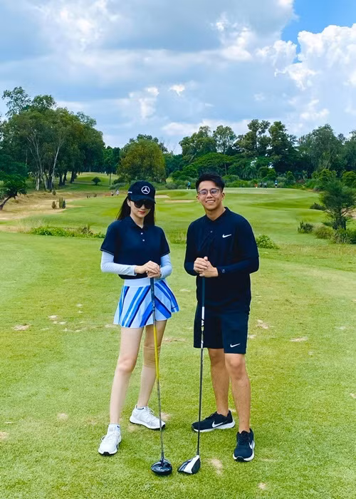 Khi mới hẹn hò, Matt Liu thường dạy Hương Giang đánh golf. Ảnh: FB Matt Liu