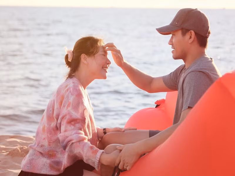 Trước đám cưới, cả hai bí mật hẹn hò trong 3 năm.