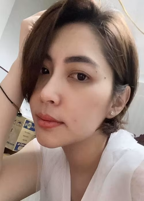 Sau biến cố ly hôn, Hoa hậu Thu Thảo cho rằng sai lầm lớn nhất của người phụ nữ là hy sinh. “Lỗi lớn nhất của người phụ nữ để chồng ngoại tình là nhan sắc xấu khi mang bầu, là không thể làm ra tiền khi mang bầu và không còn gì trong tay chỉ còn duy nhất người chồng”, Thu Thảo giãi bày.