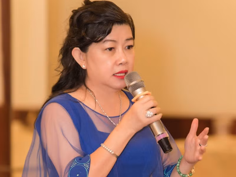 Bà Dung Bình Dương tố Trúc Anh tự ý tham gia phim “Mắt biếc” và các dự án tiếp theo mà không hề thông qua công ty của bà. Theo nhà sản xuất, dù có quyền khởi kiện và yêu cầu các phim có sự tham gia của Trúc Anh ngưng chiếu nhưng bà không làm vậy vì không muốn giết chết một tài năng mới nổi tiếng. Ảnh: Vietnamnet